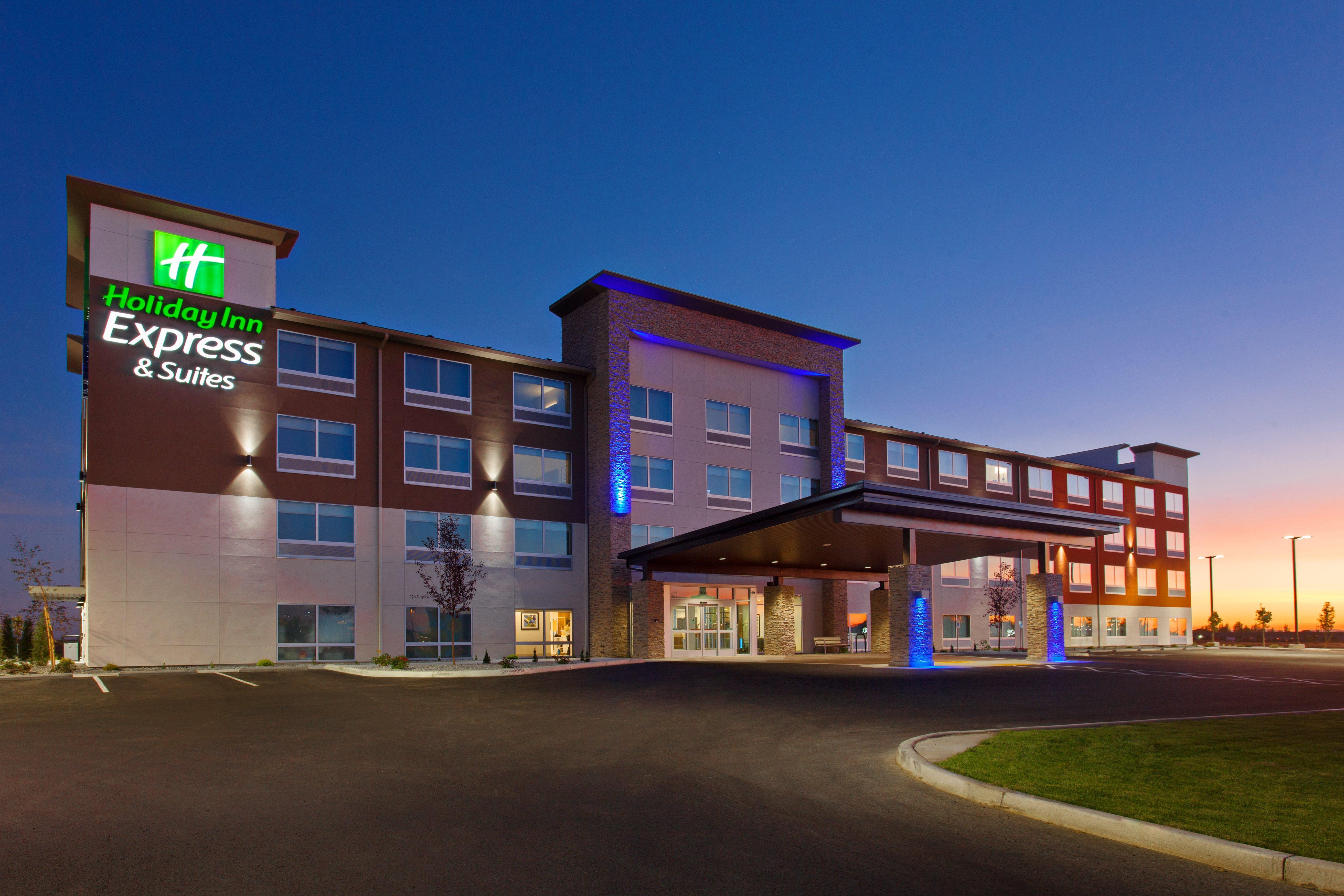 Holiday Inn Express & Suites - Moses Lake By Ihg Exterior foto